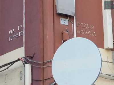 L'angolo tra piazza Luigi di Savoia e via Zuppetta: la struttura malfamata sorgeva proprio qui
